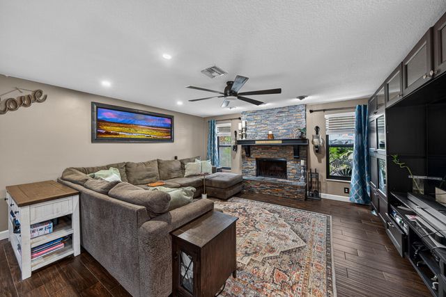 9696 NW 28th Place, Coral Springs, FL 33065