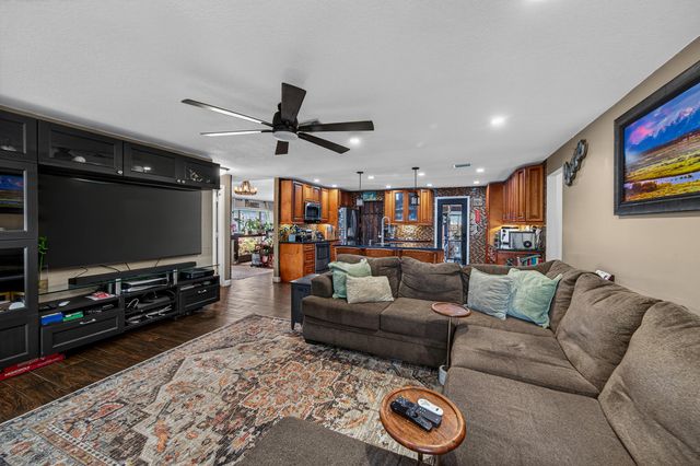 9696 NW 28th Place, Coral Springs, FL 33065