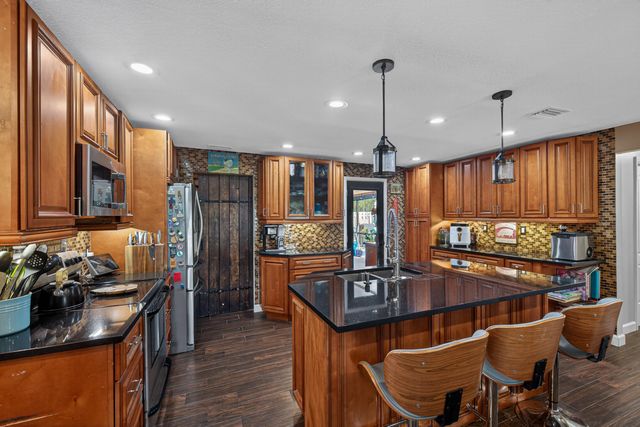 9696 NW 28th Place, Coral Springs, FL 33065