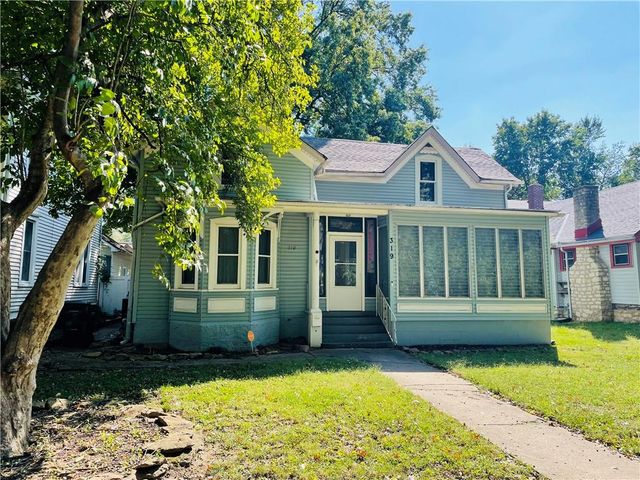 319 Arch Street, Leavenworth, KS 66048