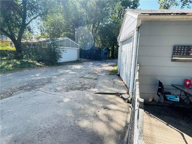 319 Arch Street, Leavenworth, KS 66048