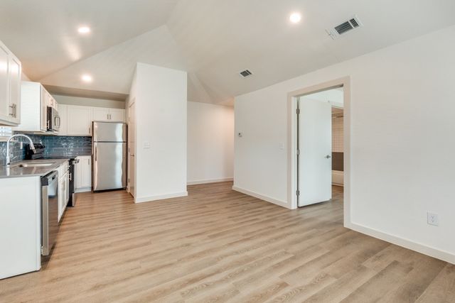 1001 N Crawford Street A2, Dallas, TX 75203