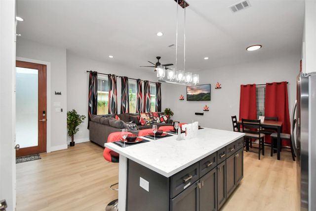 5718 Beall Street C, Houston, TX 77091