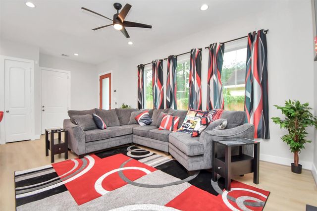 5718 Beall Street C, Houston, TX 77091