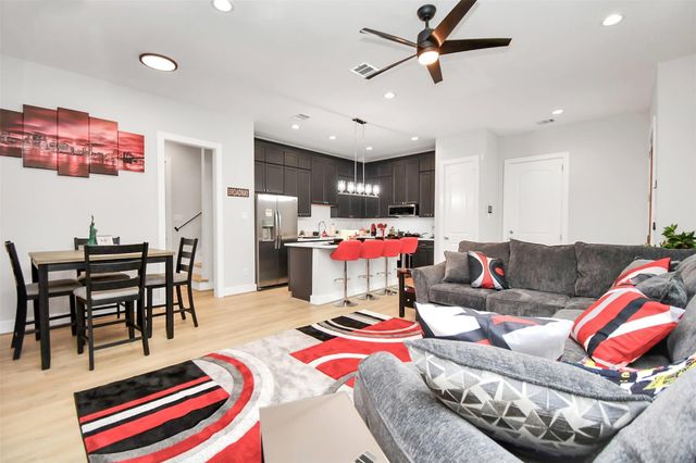 5718 Beall Street C, Houston, TX 77091