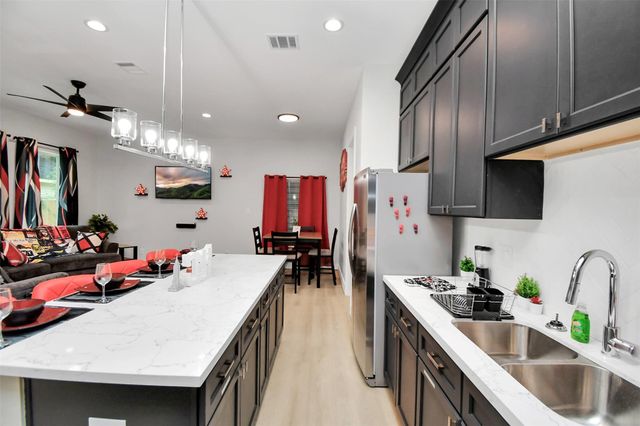 5718 Beall Street C, Houston, TX 77091