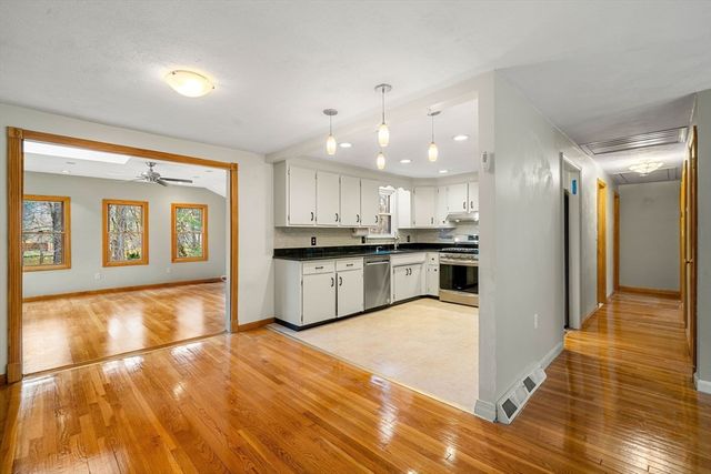 15 Governor Peabody Rd, Billerica, MA 01821