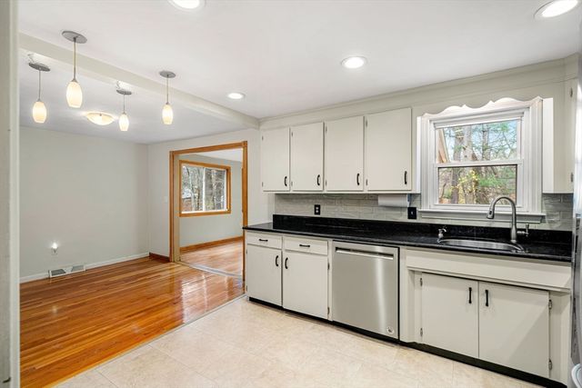 15 Governor Peabody Rd, Billerica, MA 01821