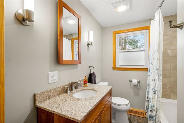 15 Governor Peabody Rd, Billerica, MA 01821