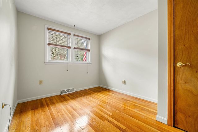 15 Governor Peabody Rd, Billerica, MA 01821