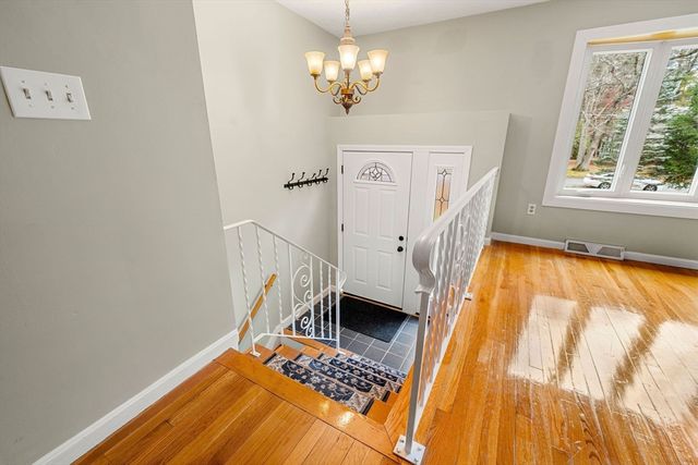 15 Governor Peabody Rd, Billerica, MA 01821