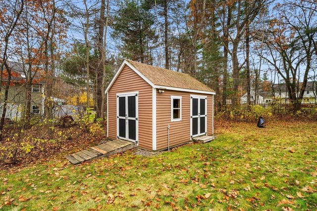 15 Governor Peabody Rd, Billerica, MA 01821