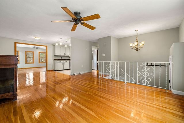 15 Governor Peabody Rd, Billerica, MA 01821