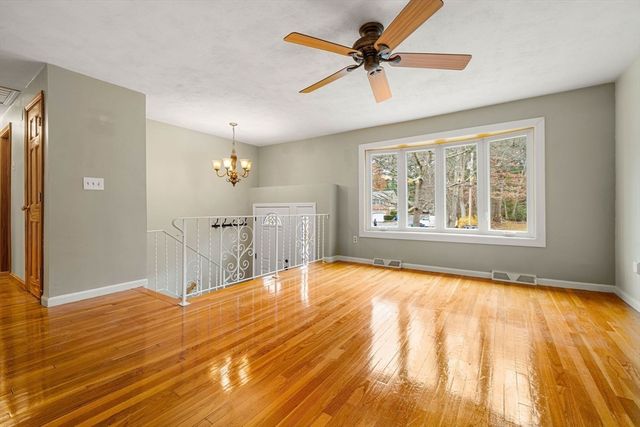 15 Governor Peabody Rd, Billerica, MA 01821