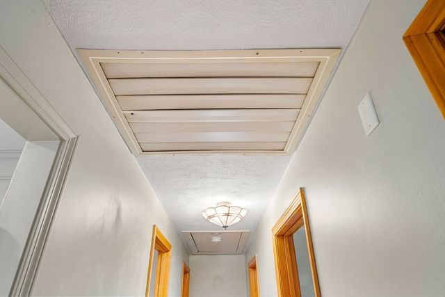 15 Governor Peabody Rd, Billerica, MA 01821