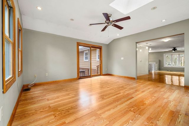 15 Governor Peabody Rd, Billerica, MA 01821