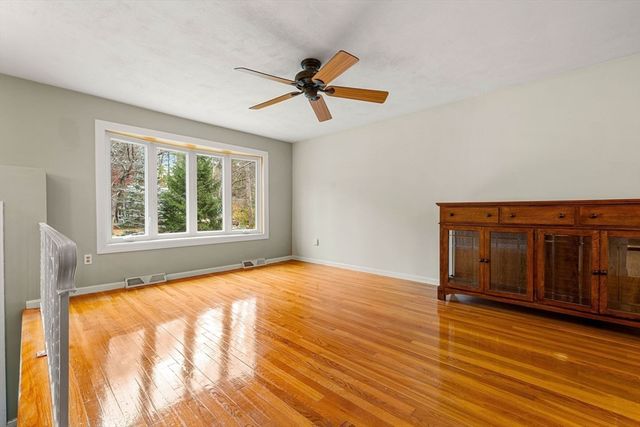 15 Governor Peabody Rd, Billerica, MA 01821