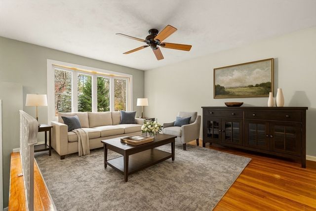 15 Governor Peabody Rd, Billerica, MA 01821