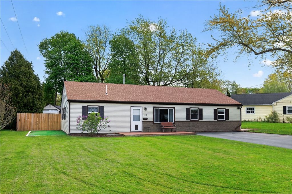 152 Iroquois Street, Webster, NY 14580