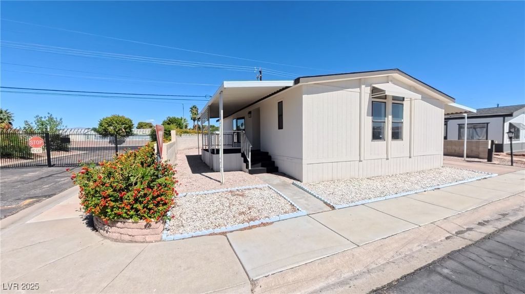 5512 Aldama Road, Las Vegas, NV 89122