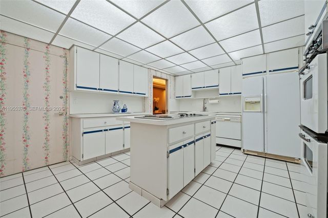 10155 Collins Avenue 909, Bal Harbour, FL 33154