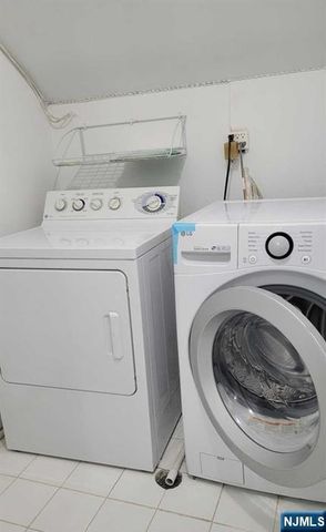 40 Meadowview Court, Leonia, NJ 07605