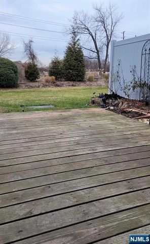 40 Meadowview Court, Leonia, NJ 07605