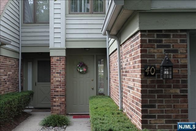 40 Meadowview Court, Leonia, NJ 07605