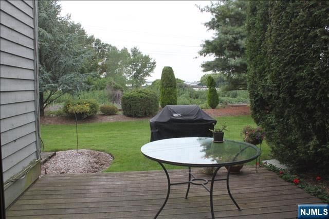 40 Meadowview Court, Leonia, NJ 07605