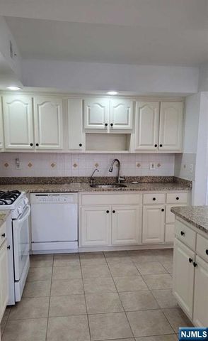 40 Meadowview Court, Leonia, NJ 07605