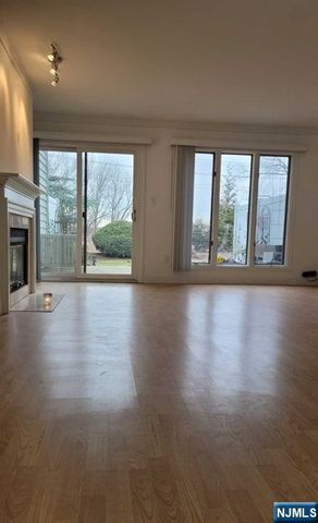 40 Meadowview Court, Leonia, NJ 07605