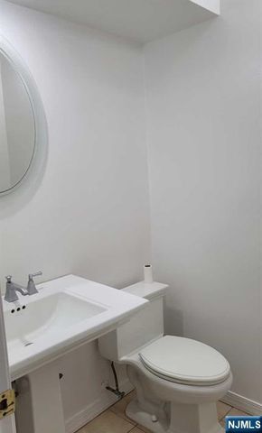 40 Meadowview Court, Leonia, NJ 07605