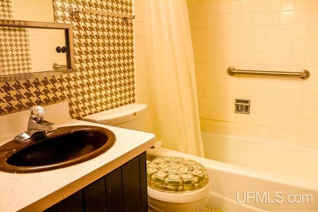 21703 Peepsock Road, Houghton, MI 49931