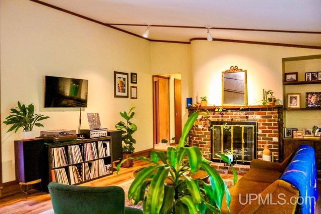 21703 Peepsock Road, Houghton, MI 49931