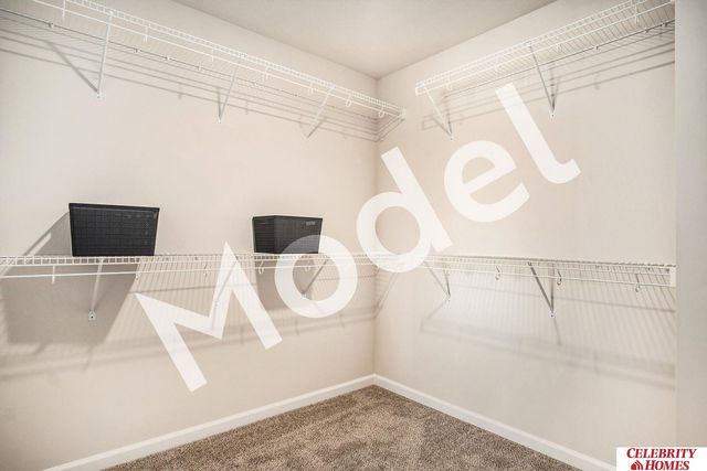 10706 Portage Drive, Papillion, NE 68046