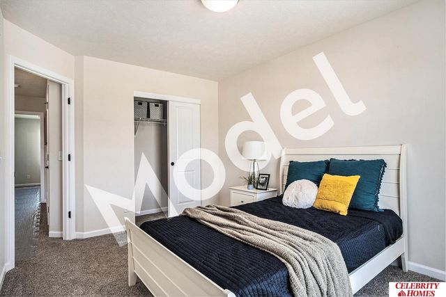 10706 Portage Drive, Papillion, NE 68046