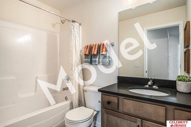 10706 Portage Drive, Papillion, NE 68046