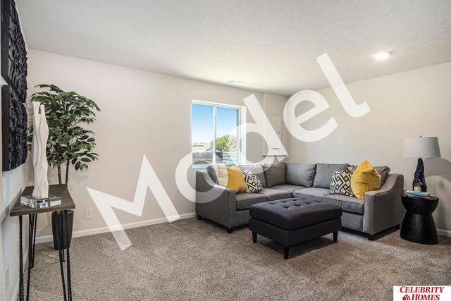 10706 Portage Drive, Papillion, NE 68046