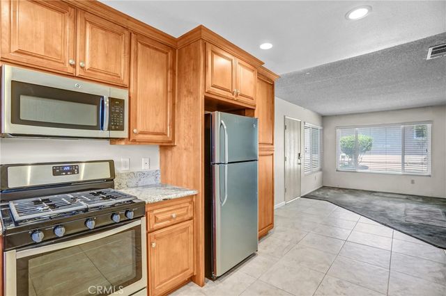 2891 Canyon Crest 15, Riverside, CA 92507