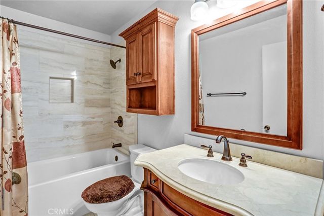 2891 Canyon Crest 15, Riverside, CA 92507