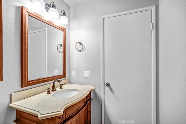 2891 Canyon Crest 15, Riverside, CA 92507