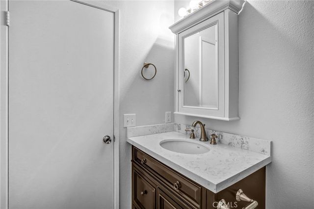 2891 Canyon Crest 15, Riverside, CA 92507