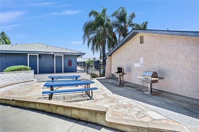 2891 Canyon Crest 15, Riverside, CA 92507