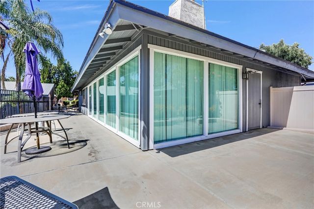 2891 Canyon Crest 15, Riverside, CA 92507