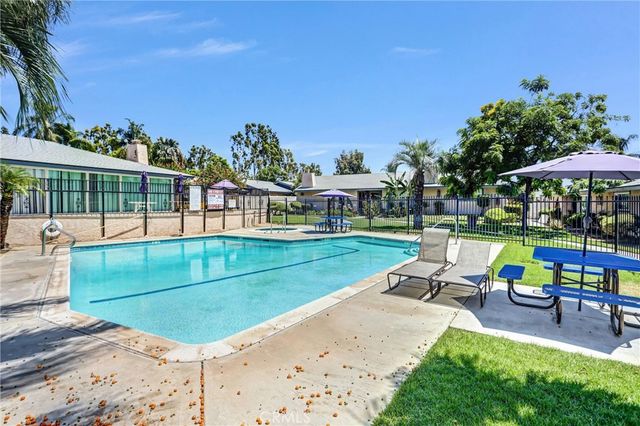 2891 Canyon Crest 15, Riverside, CA 92507