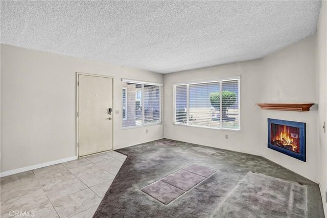 2891 Canyon Crest 15, Riverside, CA 92507