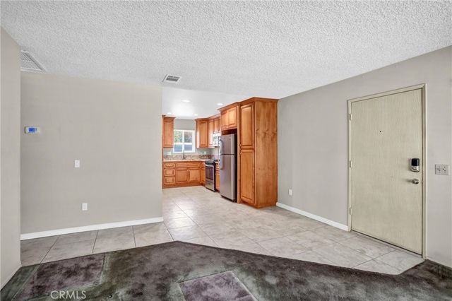 2891 Canyon Crest 15, Riverside, CA 92507