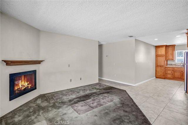2891 Canyon Crest 15, Riverside, CA 92507