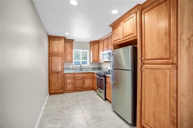 2891 Canyon Crest 15, Riverside, CA 92507