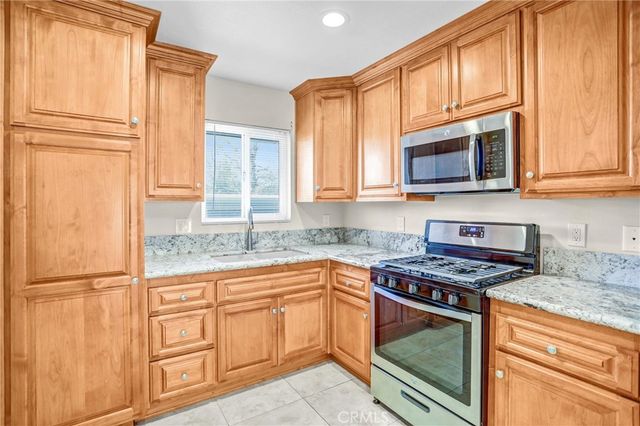 2891 Canyon Crest 15, Riverside, CA 92507